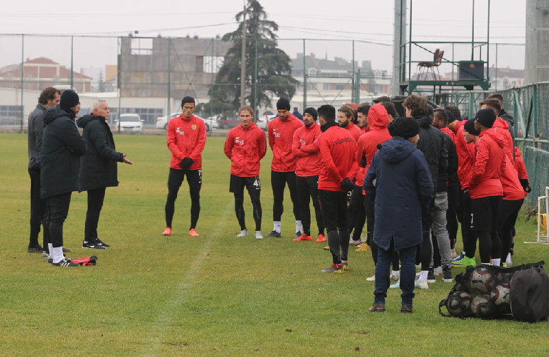 TAKIMIN SAHADA DURUŞUNDAN MEMNUNUM