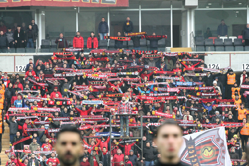 TARAFTAR GÖREVİNİ YAPTI