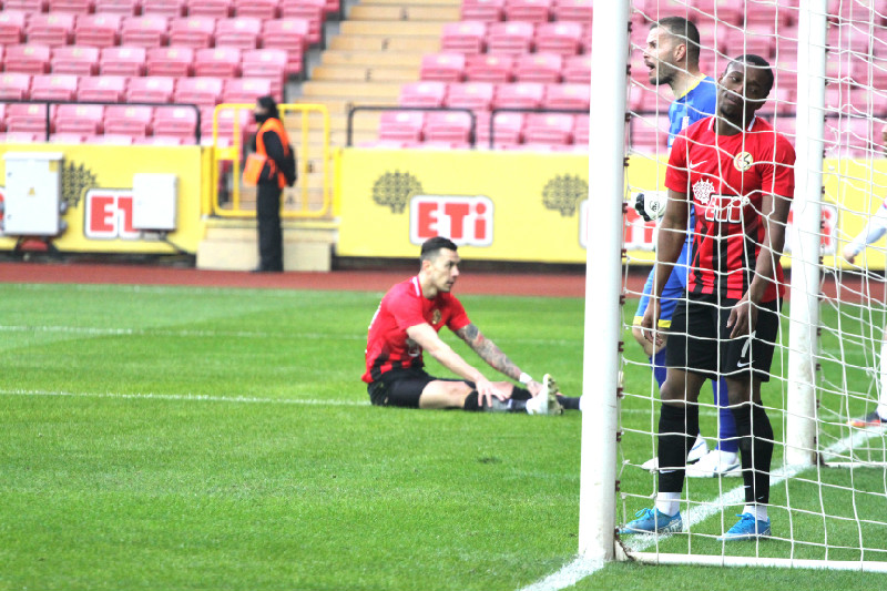 YARIM KALDI İŞİMİZ