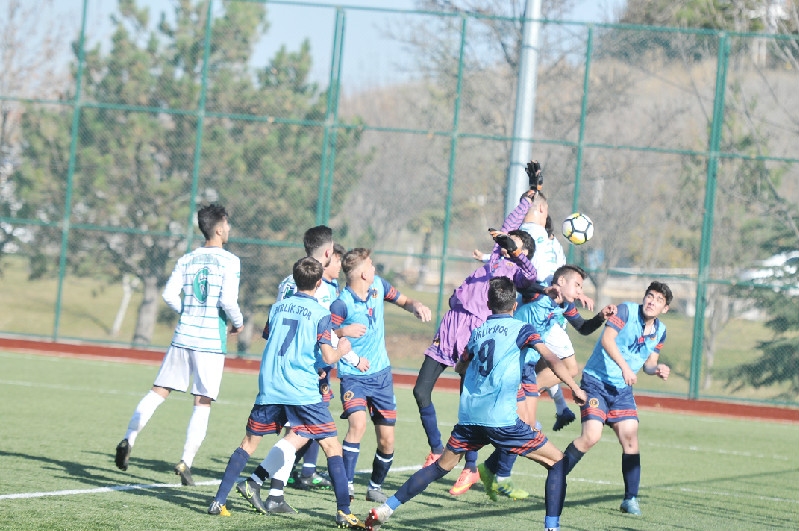 GENÇLERDE DEV MAÇ VAR