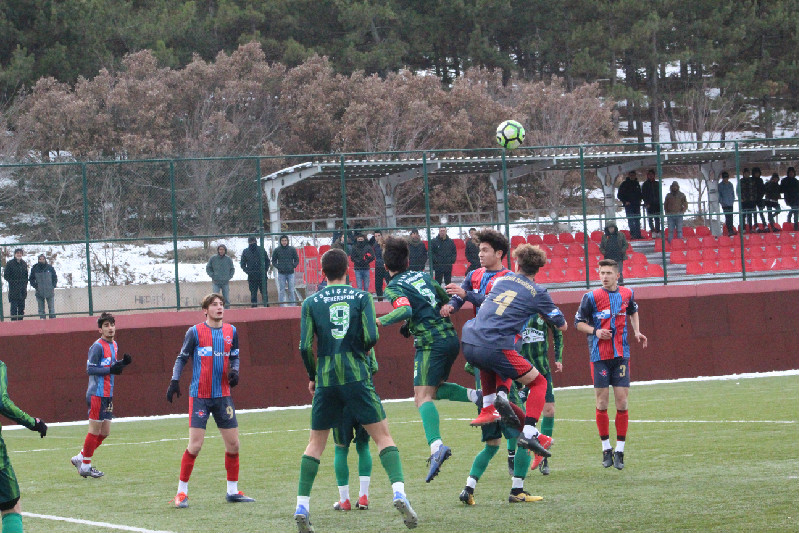 ŞEKER DEMİRİ ERİTTİ (2-1)