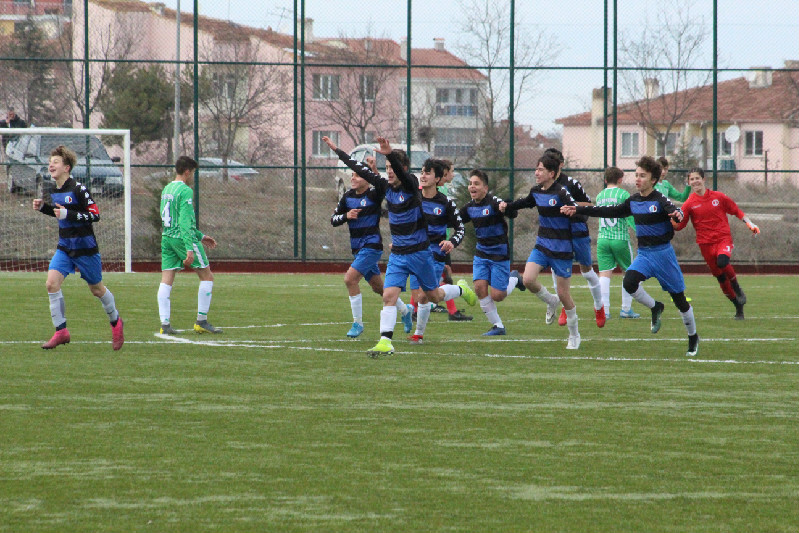 3 TAKIM YOLUNA KAYIPSIZ İLERLİYOR