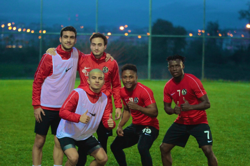 KARANLIK AYDINLIĞA KAVUŞUR ELBET