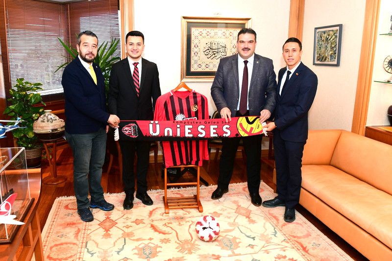 ÜNİESES’TEN REKTÖR  ÇOMAKLIYA ZİYARET