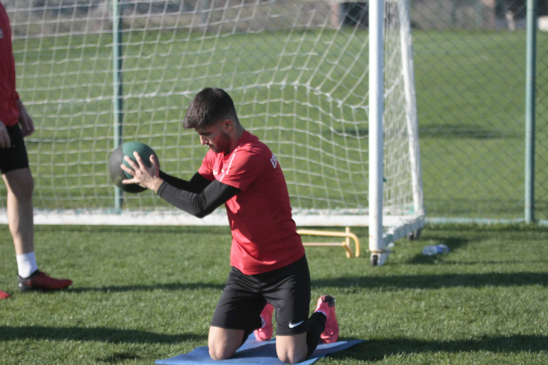 ONDAN BEKLENTİLER ARTTI