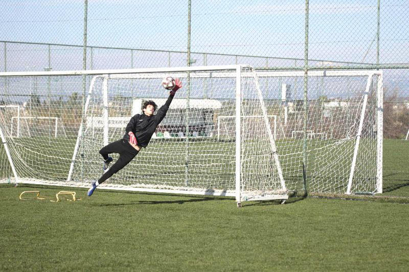 CENGİZ ALP GÖZ DOLDURDU