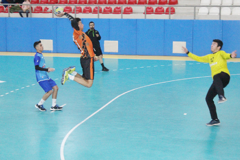 6 TAKIM ÇEYREK FİNALDE