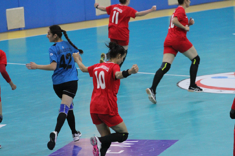 10DA 10LA ŞAMPİYONLUĞA (52-21)