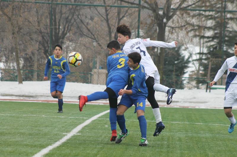 BİRLİK 4 KÖŞE GİRŞ YAPTI(4-1)