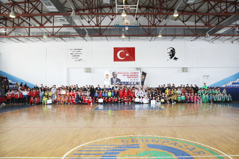 FUTSAL ŞENLİĞİNDE KAZANAN DOSTLUK OLDU
