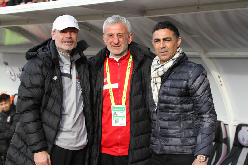 İPEKOĞLU İLE  YOLLAR AYRILDI