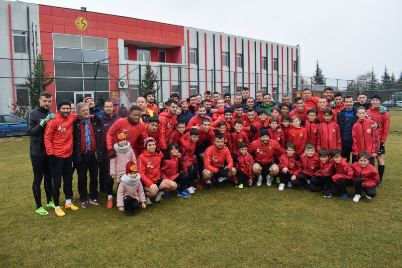 MİNİKLERDEN MORAL GELDİ