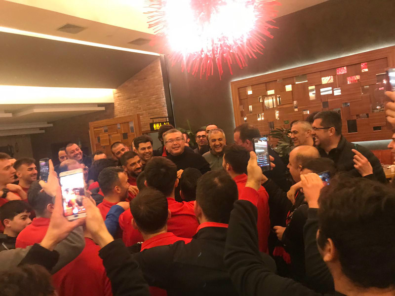 VARMI BİZİM GİBİSİ