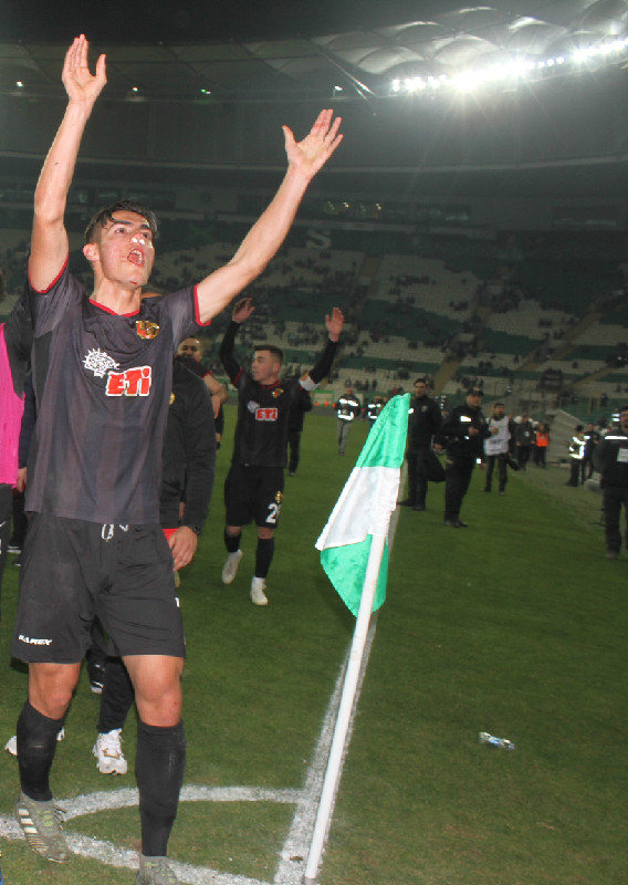 HİSSETTİ VE HİSSETTİRDİ