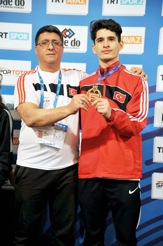 İSTANBULDA SARAR RÜZGARI ESTİ