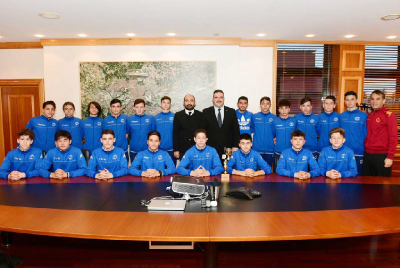 KUPAYI REKTÖR ÇOMAKLIYA VERDİLER