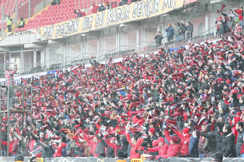 BU SEVDADIR BİZİ AYAKTA TUTAN