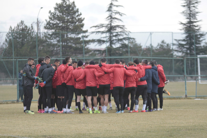 KENETLENDİK BİR KERE