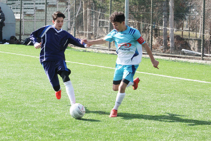 GÜNDÜZALP VE MELAHAT ÜNÜGÜR FARKLI