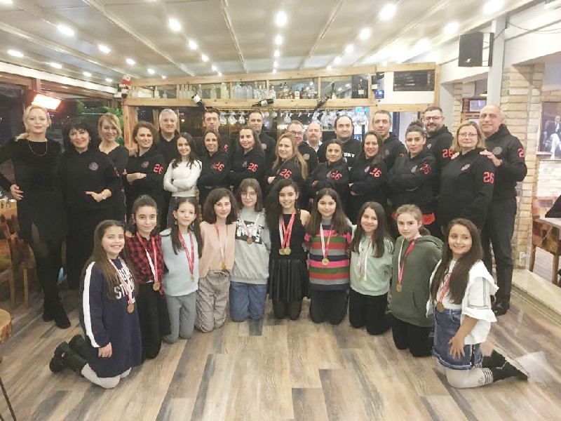 ŞAMPİYON KIZLARA MORAL YEMEĞİ