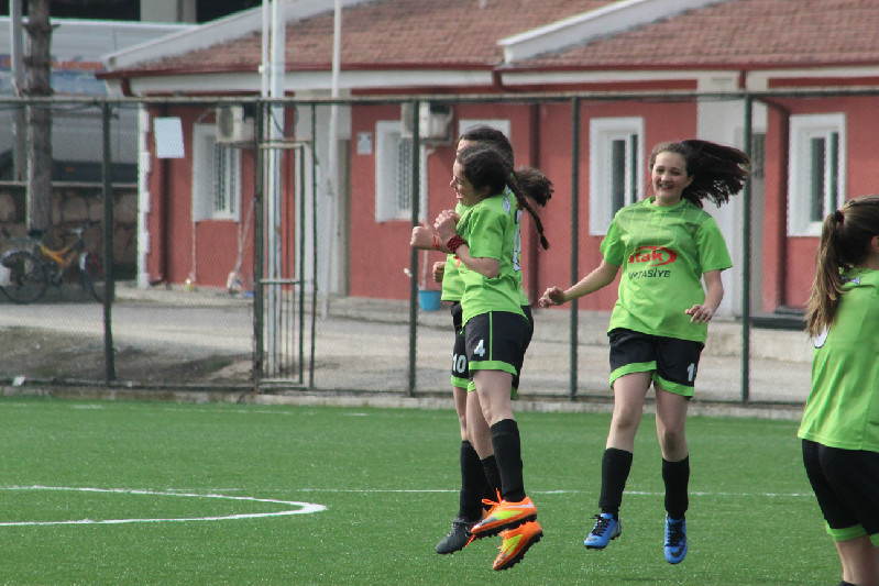 DİŞİ KRAMPONLARIN SEVİNCİ GÖRÜLMEYE DEĞERDİ