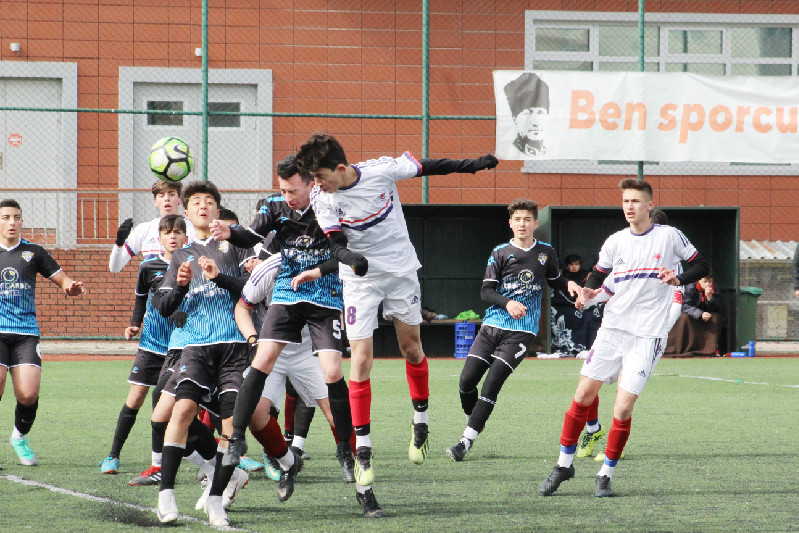 ÇAMLICASPOR ÖRNEK TAVIRLA ZİRVEYE