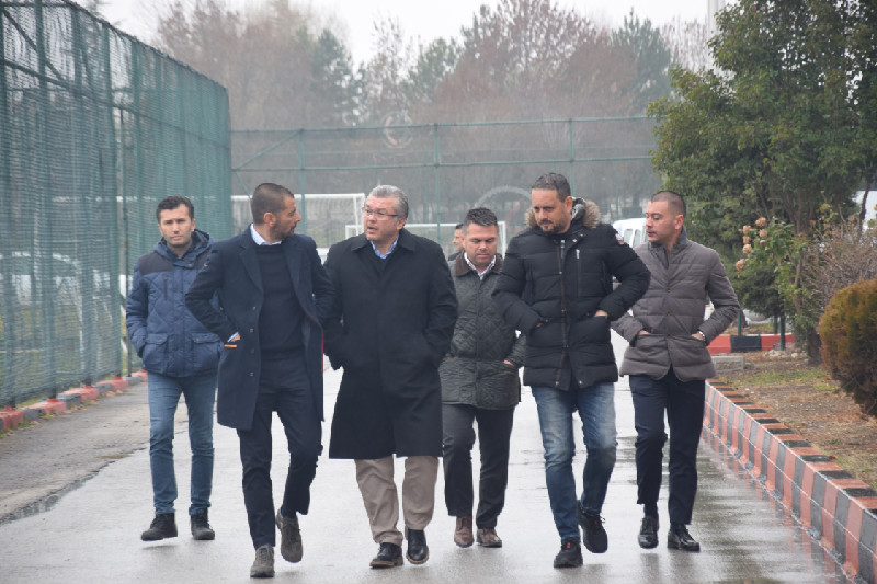 YIKILMADIK AYAKTAYIZ