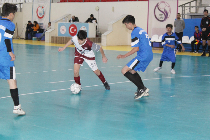 SALON FUTBOLUNDA  YILDIZLAR GEÇİDİ