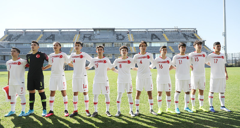 BUĞRALI MİLLİLER FRANSA ÖNÜNDE