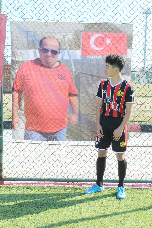 GİDECEĞİNİ BİLSEYDİK  ZAMAN DURSUN İSTERDİK