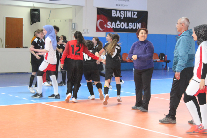 DİŞİ KRAMPONLAR BÜYÜLÜYOR