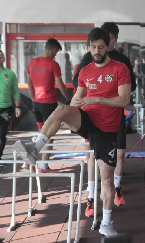 METE KAAN KORKUTTU  MEVLÜT DÜN DİNLENDİ