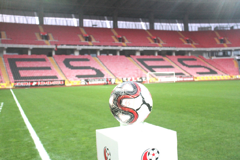 BOŞ TRİBÜNLERDE KEYİF YOK