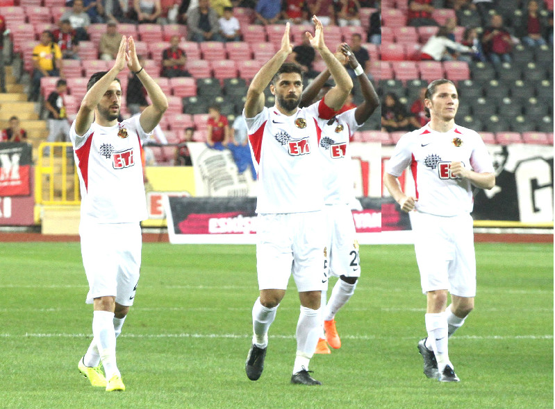 FUTBOLCULAR TEPKİ GÖSTERDİ