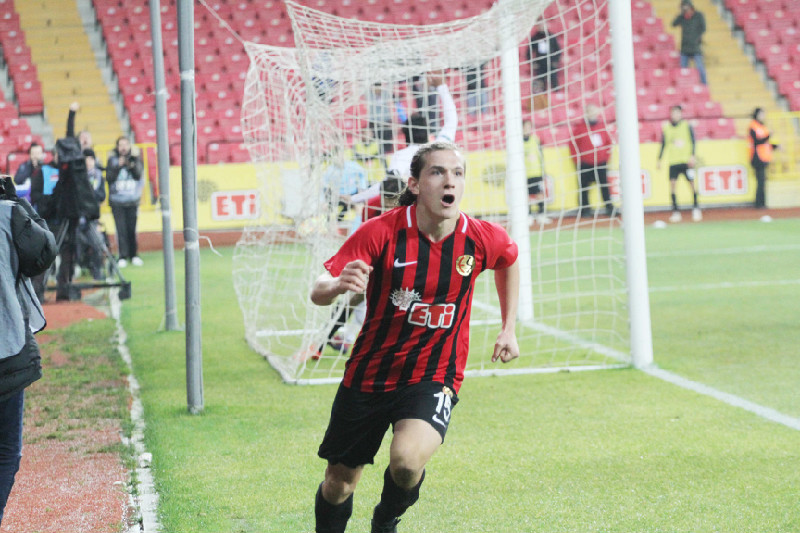 4 OYUNCU İMZAYA SICAK DEĞİL