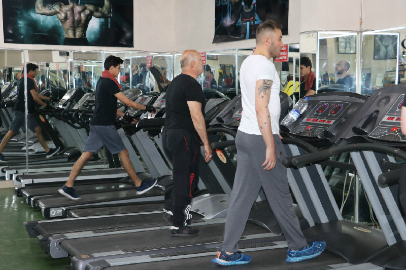 MİLLİ SPORCULAR SALONLARA KAVUŞTU