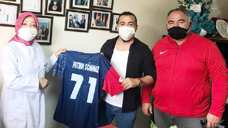 SAĞLIK ÇALIŞANLARINA ’MORAL’ ZİYARETİ