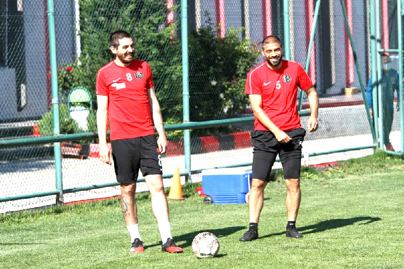 TAKIMIN AĞABEYLERİ