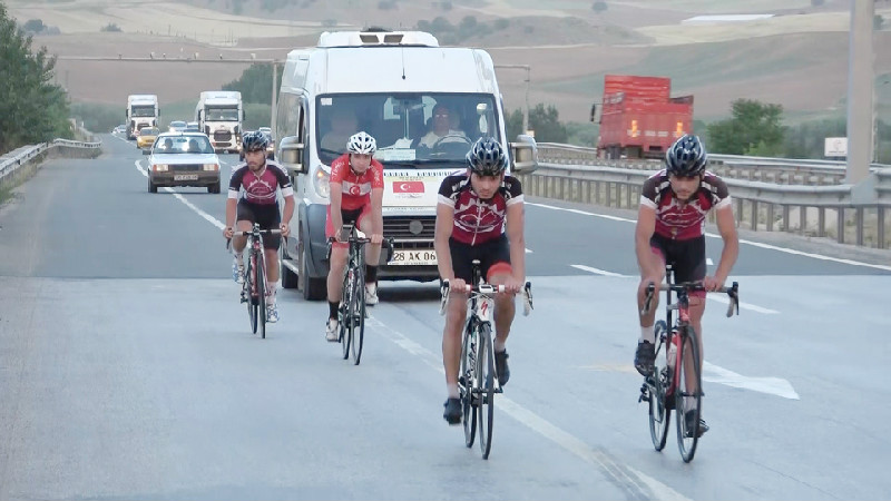 MİLLİ SPORCULAR, 680 KİLOMETRELİK  YOLU BİSİKLETLE GİDİYOR