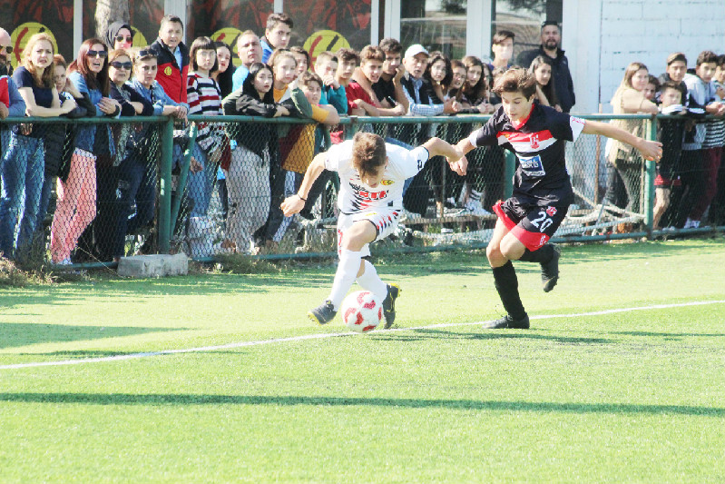 ALT YAPIDA MERAKLI BEKLEYİŞ VAR