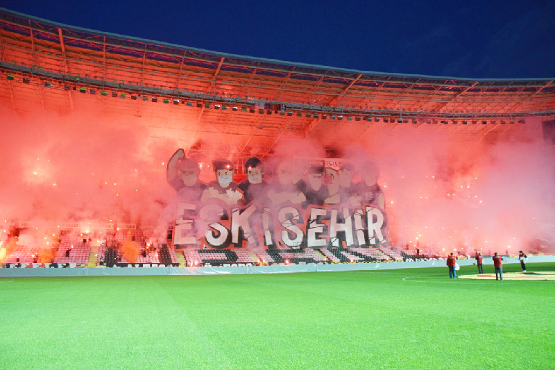 IŞIKLI MÜZELERDE KUPALARIN OLMASA DA  KARANLIĞI AYDINLATABİLECEK TARAFTAR GÜCÜN VAR