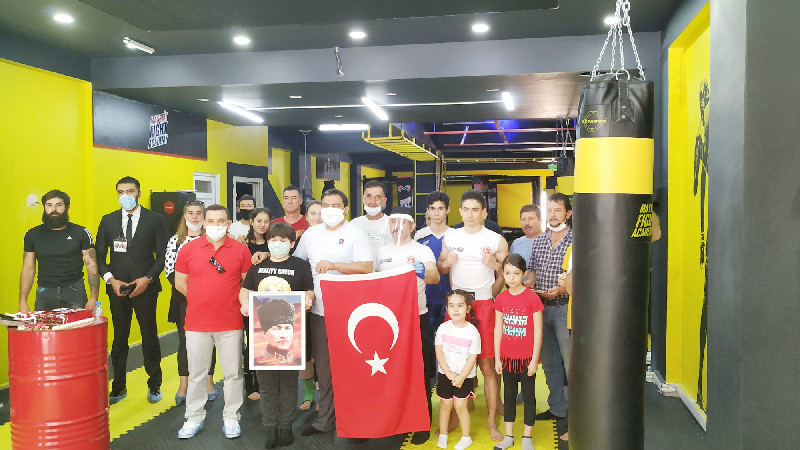 ALPER BALCI KICK-BOKSÇULARLA BİR ARAYA GELDİ