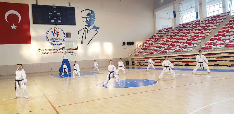 KARATEDE KONTROLLÜ  KEMER DAĞITIMI VAR