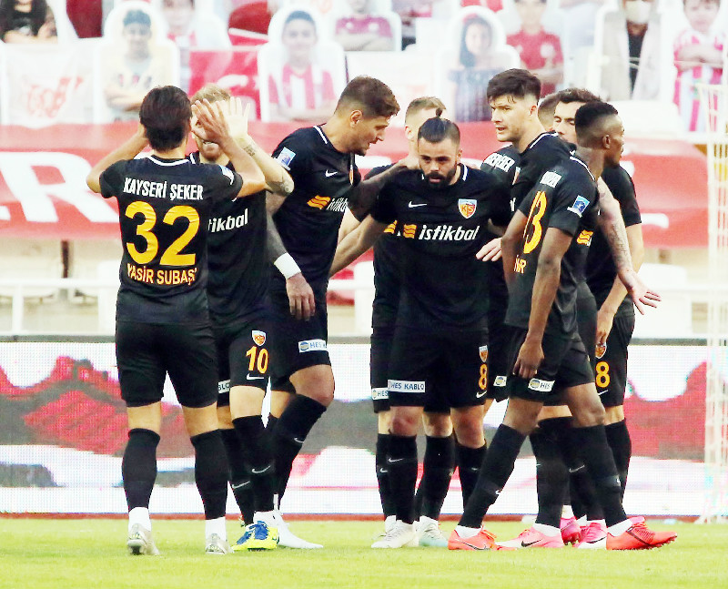 HASAN HÜSEYİN ATTI NİŞANLISI COŞTU