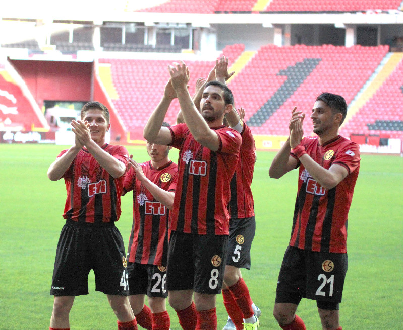 BİR UMUTTUR YAŞAMAK