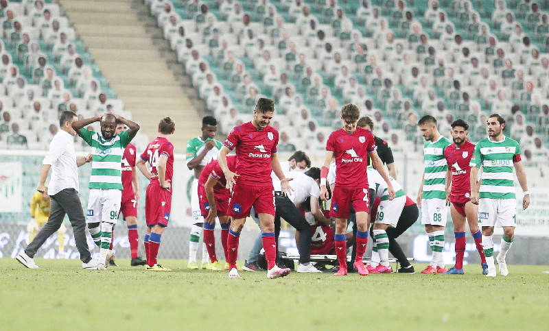 FİBULA KEMİĞİ KIRILAN BATUHANA     FUTBOL CAMİASINDAN DESTEK