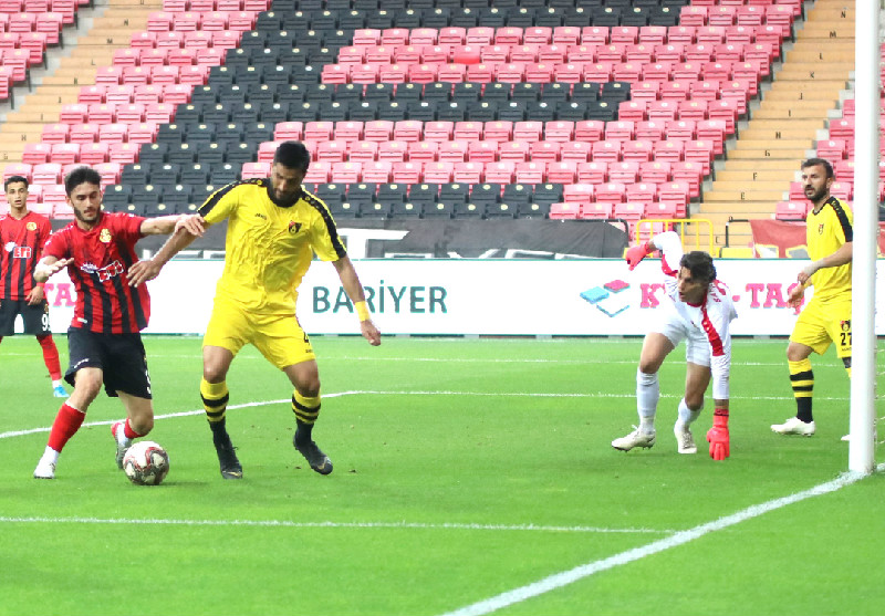 KALECİYE TAKILDILAR