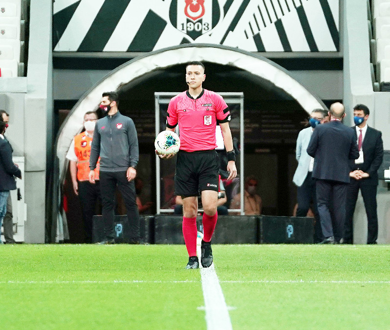 ZORBAY KÜÇÜK SAKATLANDI