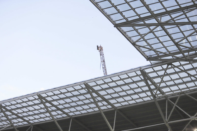 MAÇI KULE VİNÇ ÜZERİNDE İZLEDİLER