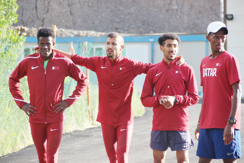 KATARLI ATLETLER PALANDÖKENE HAYRAN KALDI